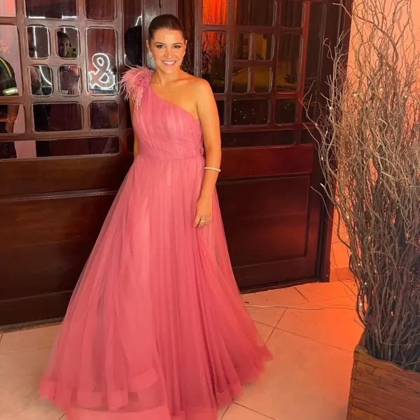 NIVER  – A arquiteta Milena Sacchi foi muito cumprimentada pela passagem de seu aniversário no último domingo (17). Da coluna RC os votos de alegrias e sucesso.