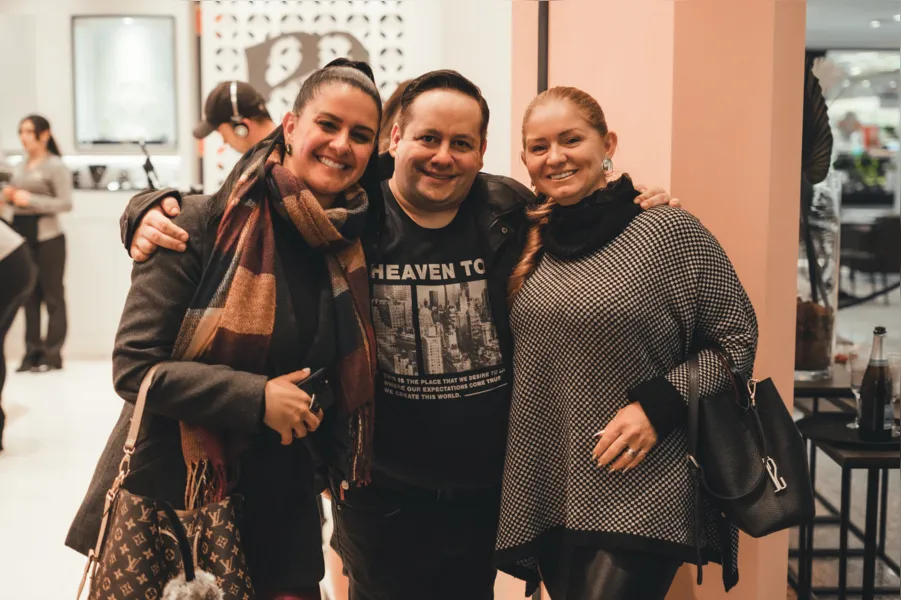 Carla Santos, este colunista e Flavia Felix