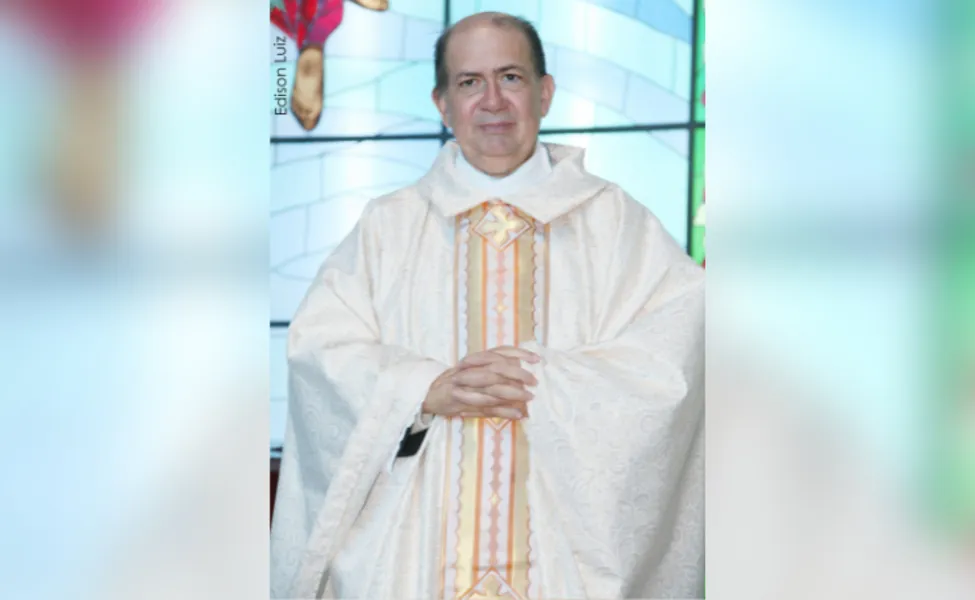 BRINDE À VIDA - Padre Wilton de Moraes Lopes, fundador da Congregação da Copiosa Redenção, Cidadão Honorário do Paraná, nesta quarta - feira (27), receberá as felicitações pela passagem de seu aniversário.  Da coluna RC os votos de saúde e realizações.