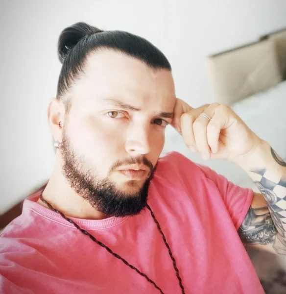 FELICITAÇÕES – Marcio Pedroso receberá as felicitações pela passagem de seu aniversário nesta quinta-feira (16). Marcio que vem no comando da barbearia Pedroso, trazendo inúmeros tratamentos e novidades para seus fiéis clientes. Da coluna RC os votos de alegrias e sucesso.