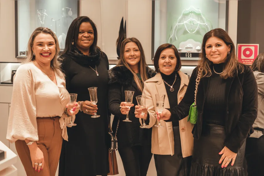 Sara Amine, Rosemery Czelusniak,  Simone Wachholz, Celi Hoffmann e Cristina Motta