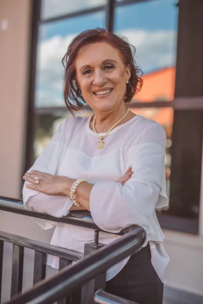 FELICITAÇÕES - Thelma Campagnoli será muito cumprimentada pela passagem de seu aniversário na próxima quinta-feira (28). Thelma é um dos nomes apoiadores das principais causas filantrópicas da nossa cidade. Da coluna RC os votos de alegrias e realizações.