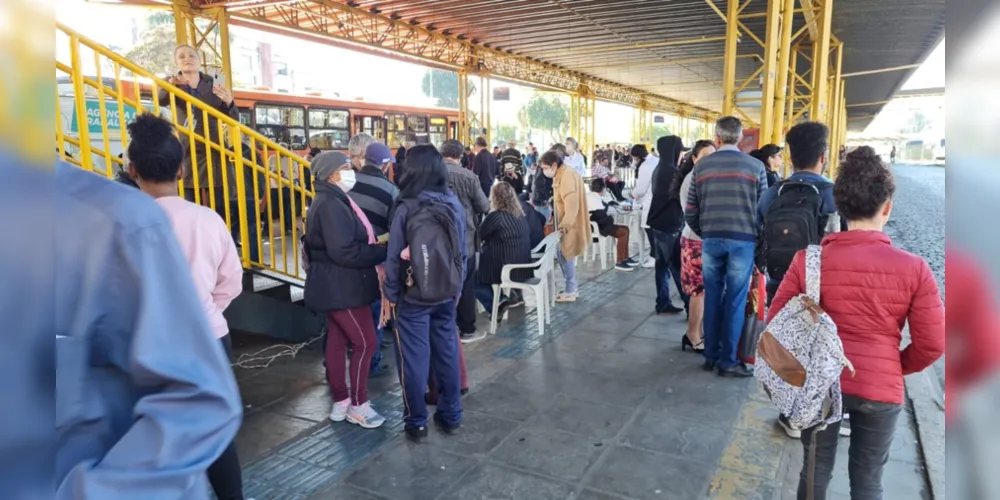 Ação incluiu orientações para a confecção de currículos e carteira de trabalho digital