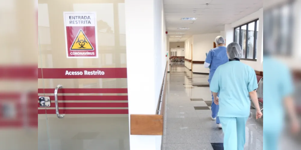 Os dados acumulados do monitoramento da Covid-19 mostram que o Paraná soma 2.581.762 casos confirmados