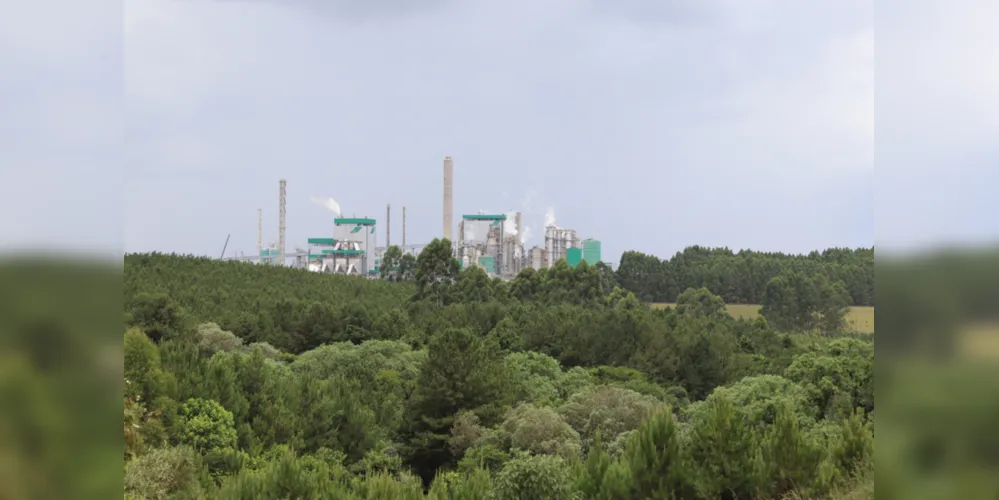 Parceria entre Estado e Klabin vai iniciar com terceiras faixas entre Telêmaco Borba e Imbaú - Termo de compromisso oficializado este mês dá início à execução de obras nos Campos Gerais, em um valor total de até R$ 450 milhões. Pacote inclui terceiras faixas, viadutos e contornos -