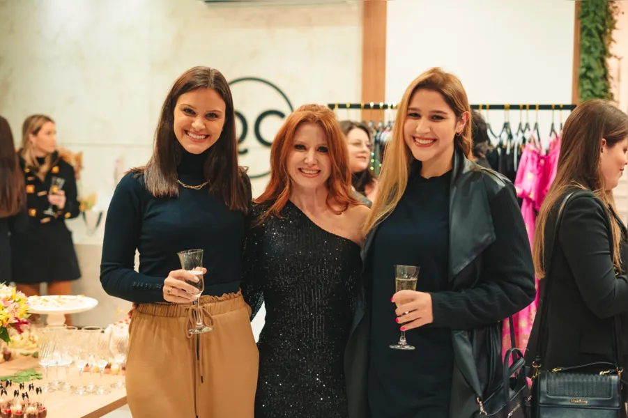 Luciana Maichaki Delinski, Raquel Stefaneli e Luana Marçal