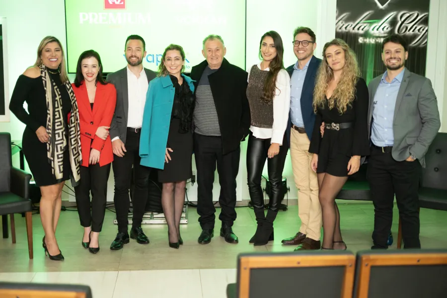 Caire Vaz, Vanessa Cruz, Wesley Crestani, Carine Rippe, Esmael Paes de Oliveira, Vanessa Vaz, Fernando Felício, Karin Vaz e Gustavo Pellissari