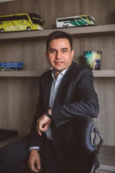 FELICITAÇÕES - O CEO da Expresso Princesa dos Campos Gilson Barreto será muito cumprimentado pela passagem de seu aniversário no próximo domingo (4). Da coluna RC os votos de alegrias e sucesso.