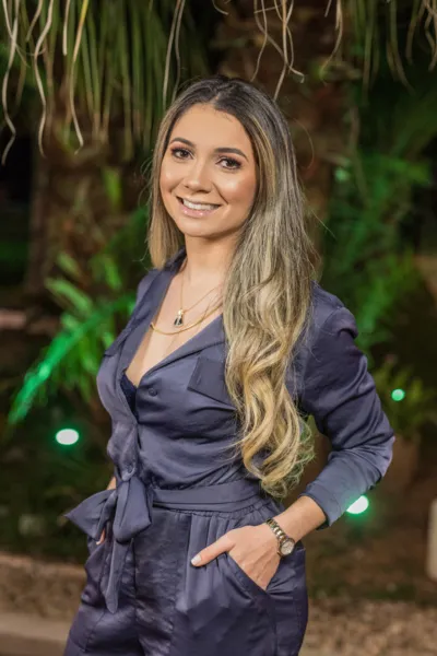 NOVO CICLO - A fisioterapeuta Juliana Borato receberá os cumprimentos pela troca de idade neste sábado (3). Juliana que vem se destacando com seu trabalho com o método Renata França, que é uma combinação de manobras de massagem modeladora e redutora com drenagem linfática desenvolvida pela esteticista baiana. Da coluna RC os votos de alegrias e sucesso.