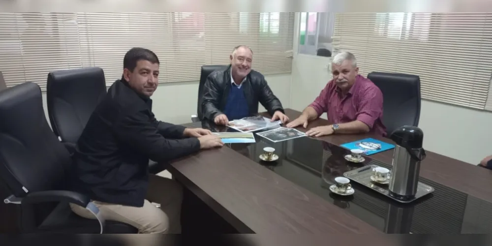 Na indústria, em Braço do Norte, os representantes de Irati conheceram a linha de produção e se colocaram à disposição para possíveis negociações