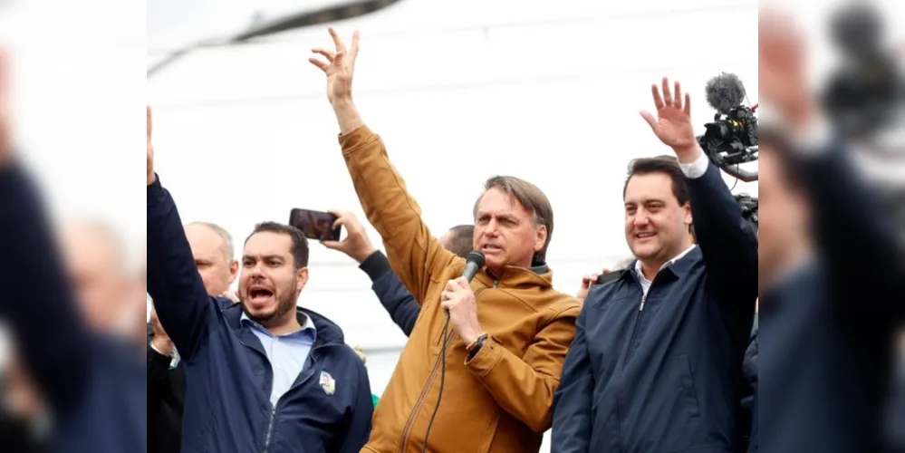 Jair Bolsonaro e Ratinho Junior reunidos em Prudentópolis nesta sexta-feira (16).