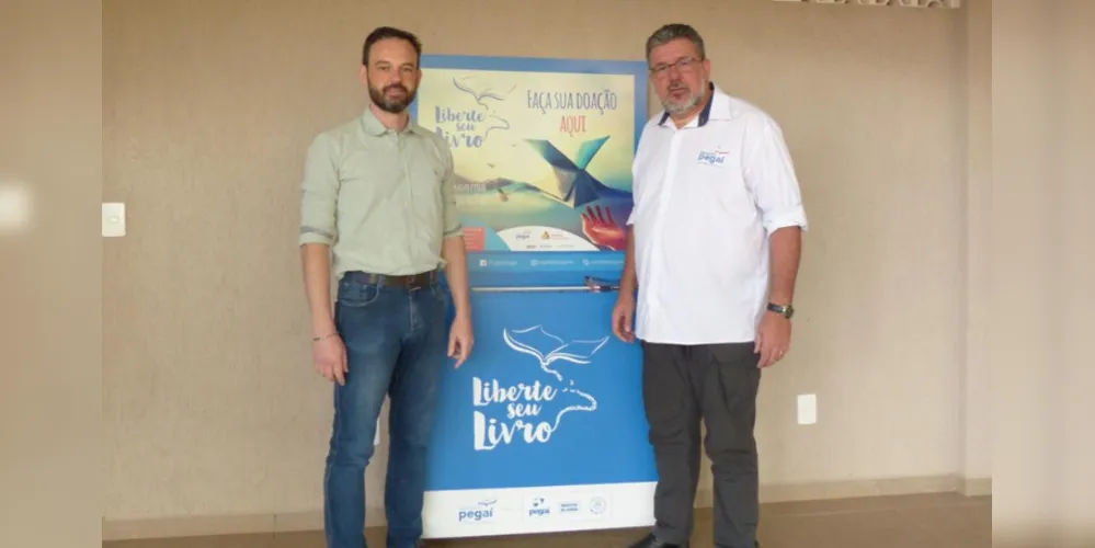 À esquerda, o Gestor do Parque Vila Velha, Leandro Ribas, e à direita, Idomar Cerutti, idealizador do Instituto Pegaí Leitura Grátis.