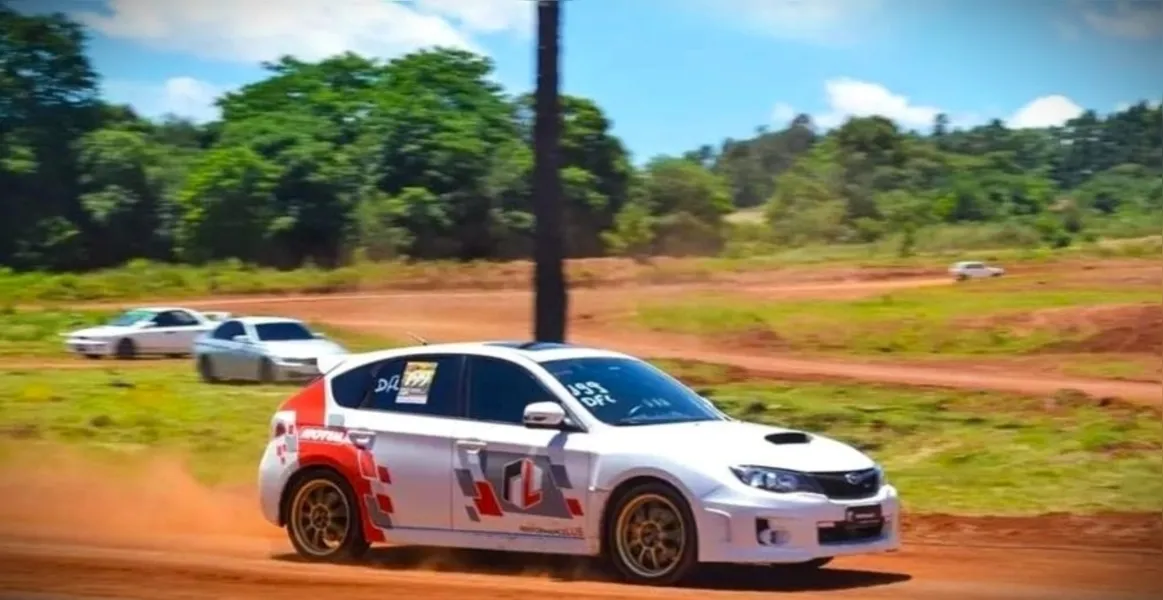 Veículos chegam a 150 km/h e percorrem uma pista de 201 m.
