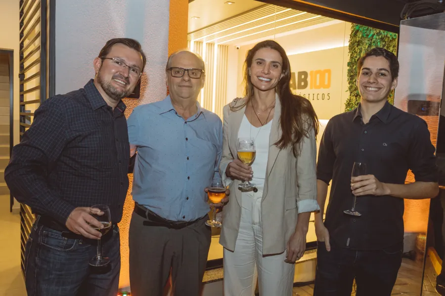 Leandro Serenato, Edson Benicio, Larissa Michaelis e João Felipe