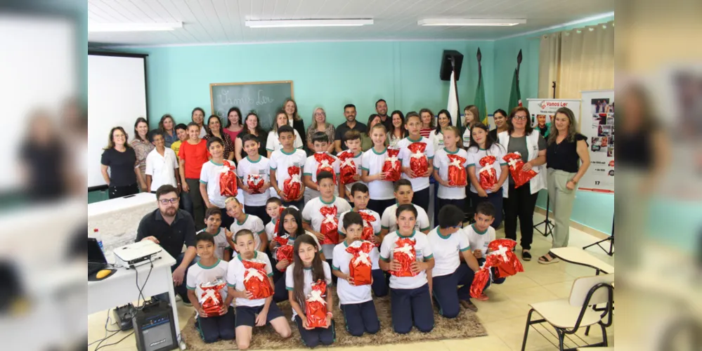 Evento contou com a participação dos premiados, autoridades e diretoras