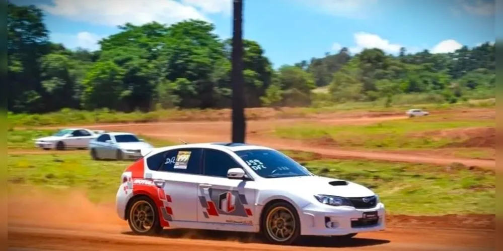 Veículos chegam a 150 km/h e percorrem uma pista de 201 m.