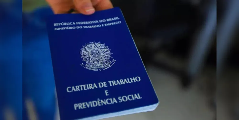 Se preferir você pode conferir as vagas disponíveis no aplicativo 'Sine Fácil', ou no site empregabrasil.mte.gov.br.