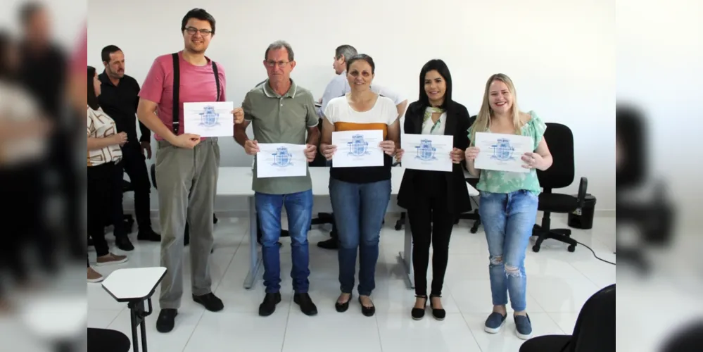 Profissionais receberam a diplomação de Conselheiras e Conselheiros Tutelares das mãos do vice-prefeito Municipal, Major Schulli