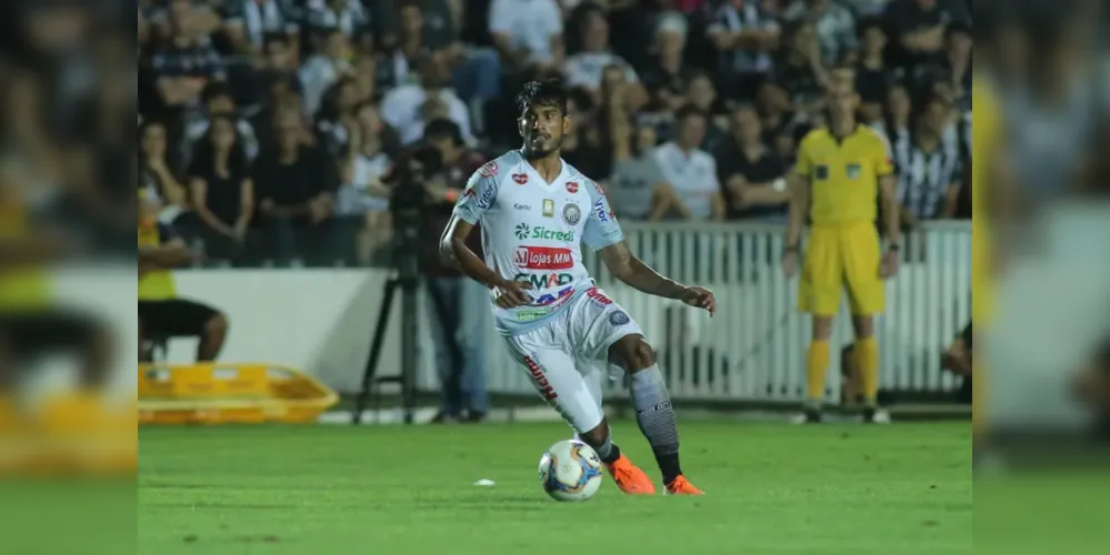 Além das importantes conquistas nacionais, foi campeão da Segunda Divisão do Campeonato Paranaense em 2018, acumulando, com a camisa do Operário, 84 jogos e quatro gols.