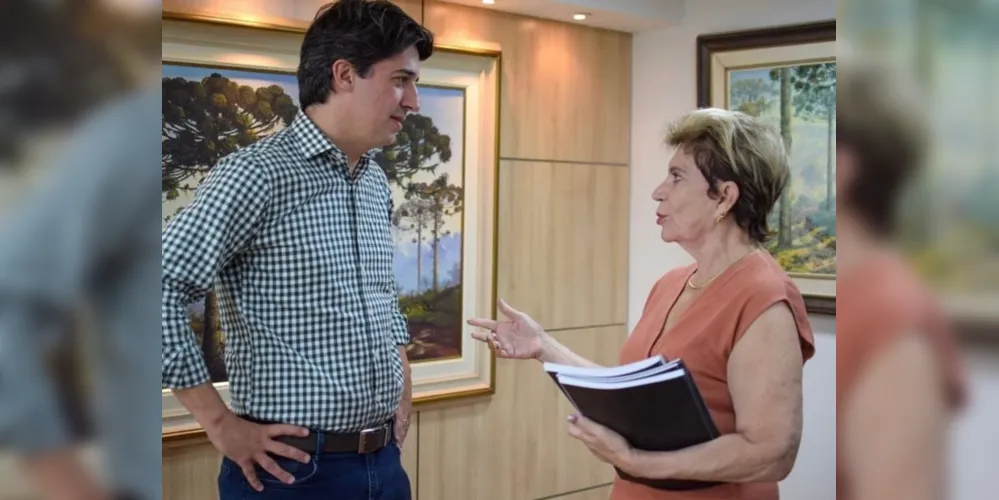 A prefeita Elizabeth Schmidt (PSD) e o secretário de Desenvolvimento Sustentável Valdemar Jorge