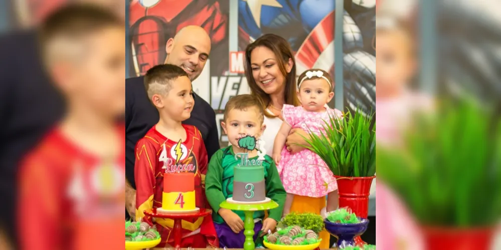 O casal Felippe e Fernanda Vargas nesta sexta-feira (20), comemora seus seis anos de feliz união, bodas de açúcar. No registro, Felippe e Fernanda com seus filhos Lucca, Theo e Liz. Da coluna RC os votos de uma vida feliz, regada sempre na cumplicidade e no amor.