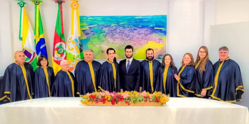 Ele ocupa a cadeira 10 e sucede a escritora Tanize Tomasi na presidência da Academia.