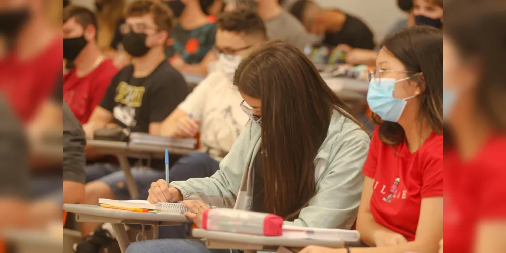 O Novo Ensino Médio é composto por quatro itinerários formativos: Linguagens e suas tecnologias; Matemática e suas tecnologias; Ciências da Natureza; e Ciências Sociais Aplicadas