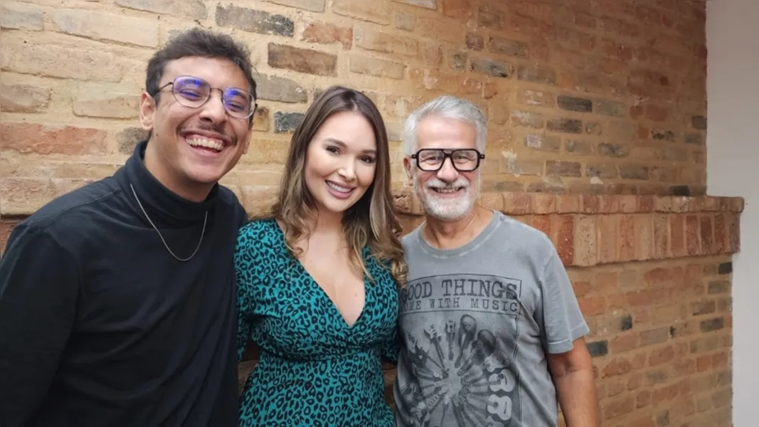Escrita por Matheus Mad e Bruno Botto, e dirigida por Cláudio Torres Gonzaga, conta com os melhores nomes do humor nacional