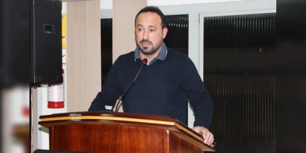 Prefeito Henrique Carneiro (União) esteve reunido com vereadores para sanar dúvidas a respeito do projeto