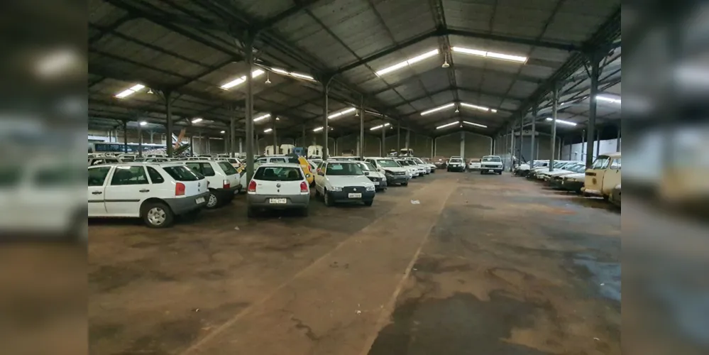 Foram cerca de 500 pessoas (físicas e jurídicas) cadastradas para participar do certame. Em alguns itens, houve mais de 50 lances até o arremate. No total, dos 321 itens disponibilizados (entre veículos e sucatas), apenas 17 não foram arrematados.