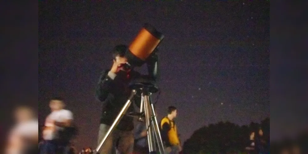 Alunos, professores, servidores e comunidade externa lotaram o auditório do Observatório Astronômico da Universidade Estadual de Ponta Grossa (UEPG), na quarta-feira (10), para saber mais sobre astronomia