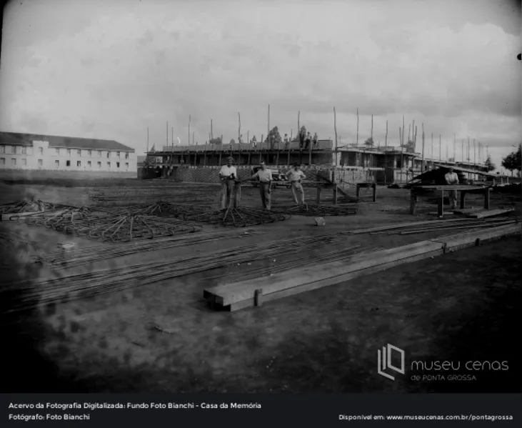 O Fundo Foto Bianchi, sob responsabilidade da Casa da Memória Paraná, possui uma parte do seu rico acervo disponível para consulta de forma digital.