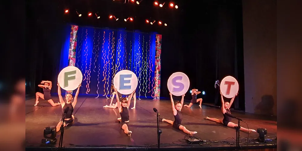 A prefeita Elizabeth Schmidt destaca que a presença da Arte ocorre no dia a dia dos alunos.