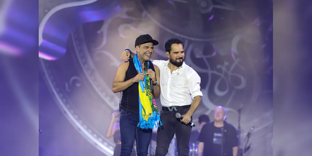 A dupla Zezé Di Camargo & Luciano durante a apresentacao do seu show dentro da programacao do Verao Maior Parana, em Matinhos - 24/02/2024 - Foto: Geraldo Bubniak/AEN