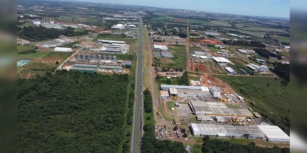 Distrito Industrial de Ponta Grossa tem inúmeras empresas de grande porte e recebeu investimentos em pavimentação