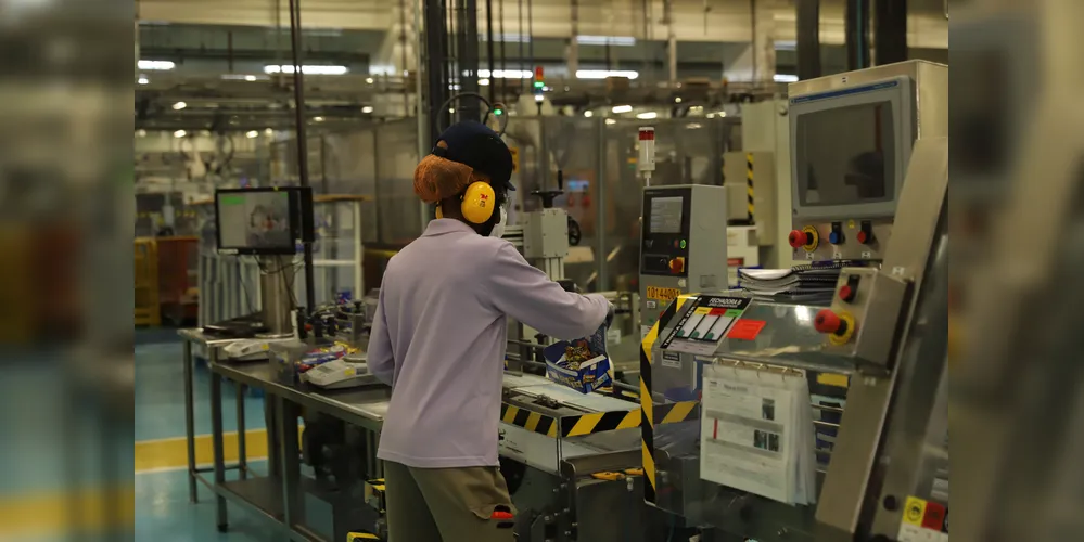 Apenas no mês de abril, o saldo entre admissões e desligamentos foi de 1.884