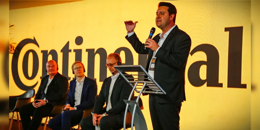 Carlos Massa Ratinho Junior durante evento na Continental