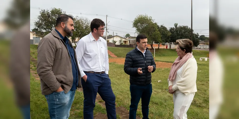 Participaram do anúncio a prefeita Elizabeth Schmidt, o deputado federal Aliel Machado, o Secretário de Infraestrutura e Planejamento Luiz Henrique Honesko, e Alexi Hajer, liderança da Comunidade do Borsatinho