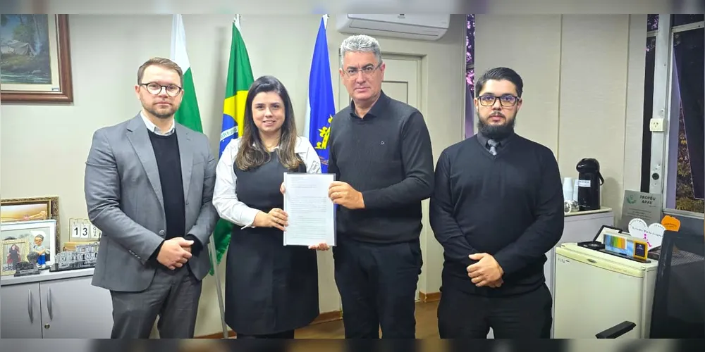 Representação foi entregue ao presidente da Câmara