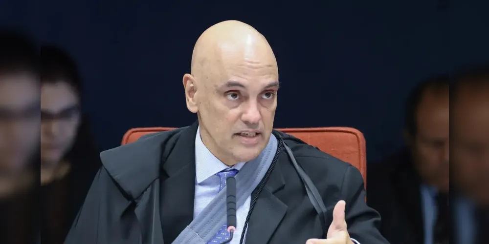 Alexandre de Moraes advertiu Bolsonaro nesta segunda (21)