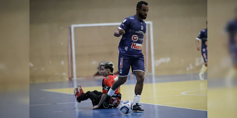 Serginho Paulista em ação com as cores do ACGF/Ponta Grossa