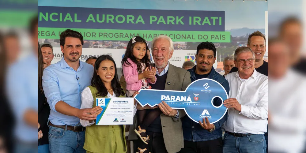 Emiliano Gomes, Darci Piana e Jorge Lange realizaram a entrega das novas unidades habitacionais