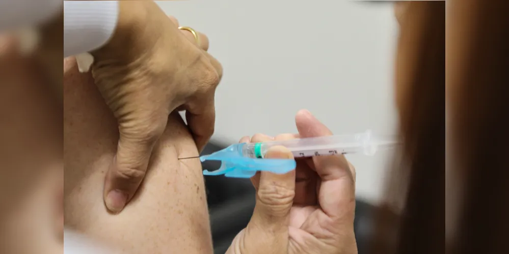 A vacinação é fundamental para manter a proteção contra enfermidades como poliomielite, sarampo, caxumba, rubéola, HPV e meningite
