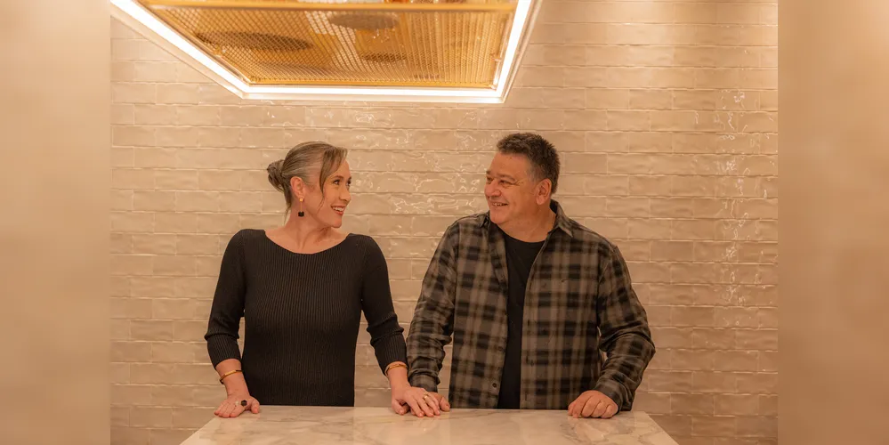 O advogado e empresário Sergio Zadorosny Filho celebra seu aniversário no próximo domingo (21). Ao lado da esposa, Paula Campagnoli, que compartilha cada instante de sua vida, Sergio recebe hoje o carinho de familiares e amigos. Da Coluna RC, desejamos um novo ciclo pleno de realizações, amor e alegrias.