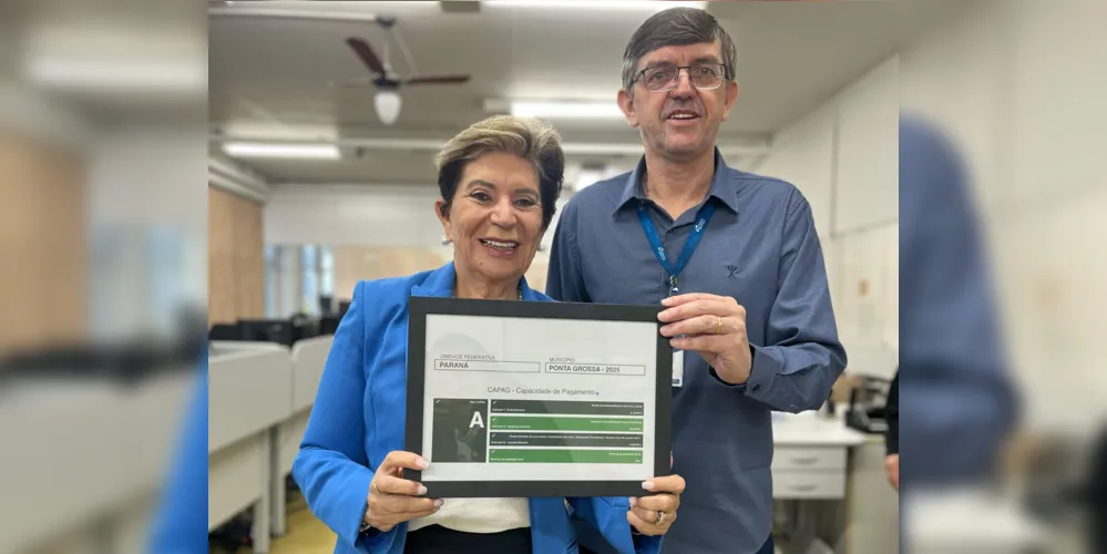 Prefeita Elizabeth Schmidt e o secretário de Fazenda, Cláudio Grokoviski