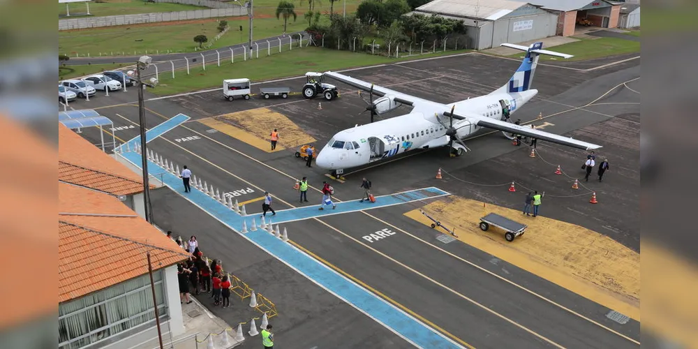 A oferta de voos comerciais no Aeroporto Sant'Ana encerrou em março de 2025