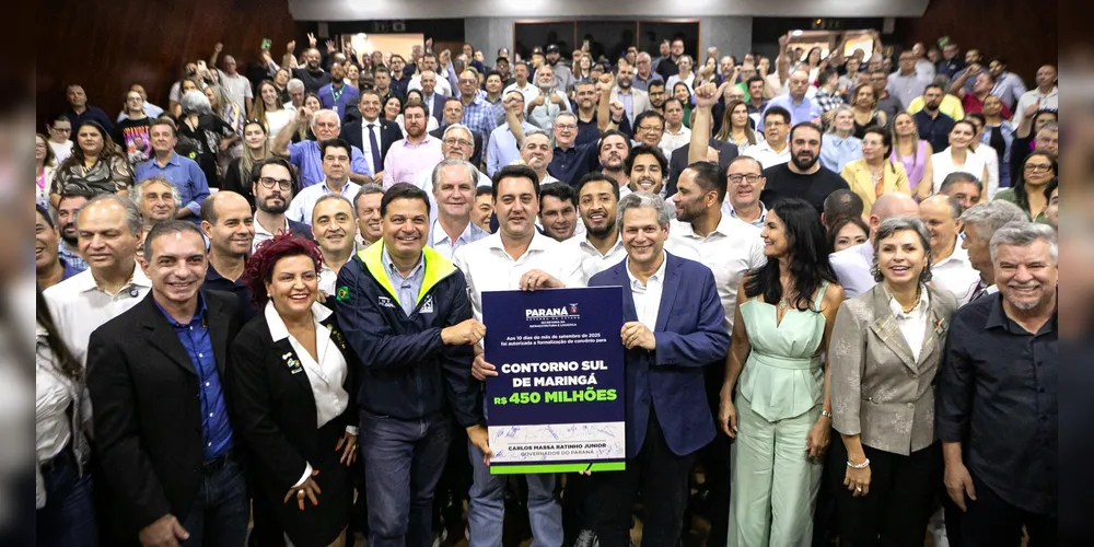 Lideranças políticas durante o anúncio das obras em Maringá