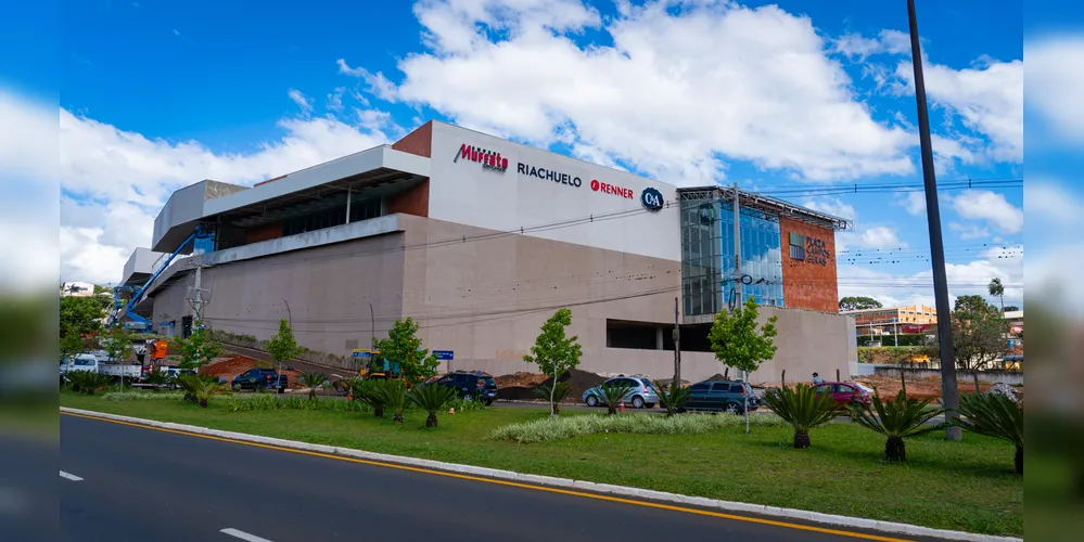 Com a abertura das portas, foram asseguradas 2.000 vagas diretas nas 130 operações do shopping