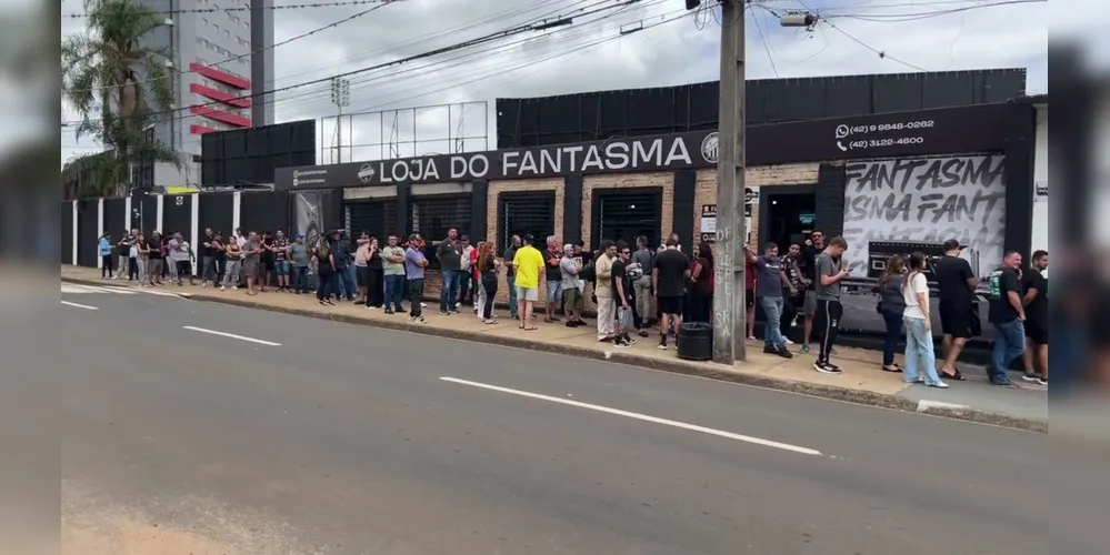 Torcedores aguardaram por horas na fila para garantir seu ingresso
