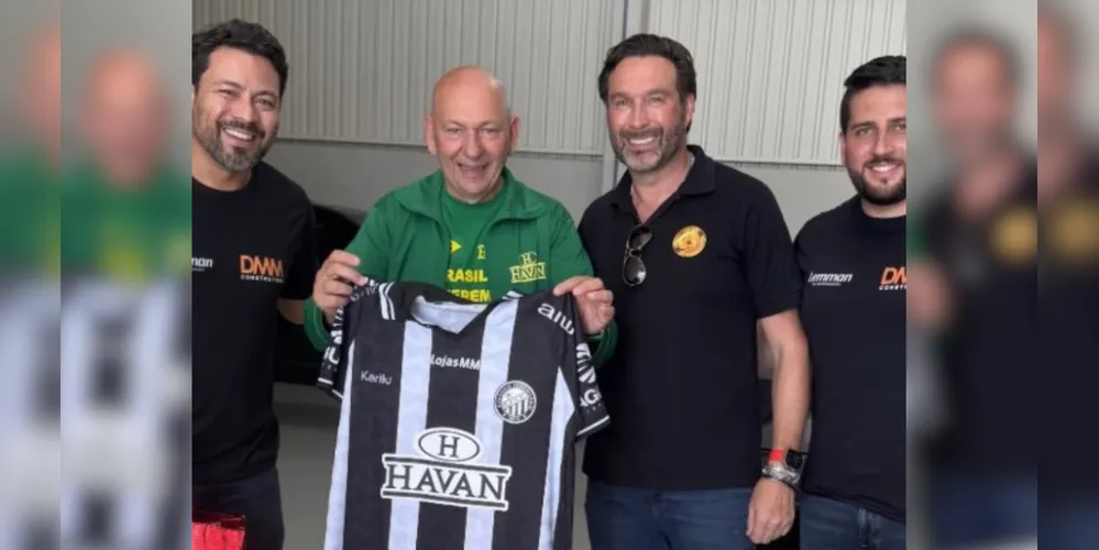 Camisa personalizada mostra logo da Havan como patrocinadora master